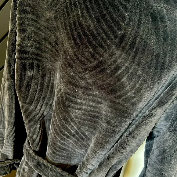 Natori plush robe. Size S. Excellent condition. Hardly used! - Picture 4 of 4